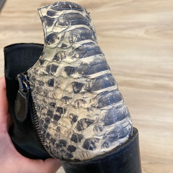 Rare Stuart Weitzman Ankle Boots - Picture 7 of 12